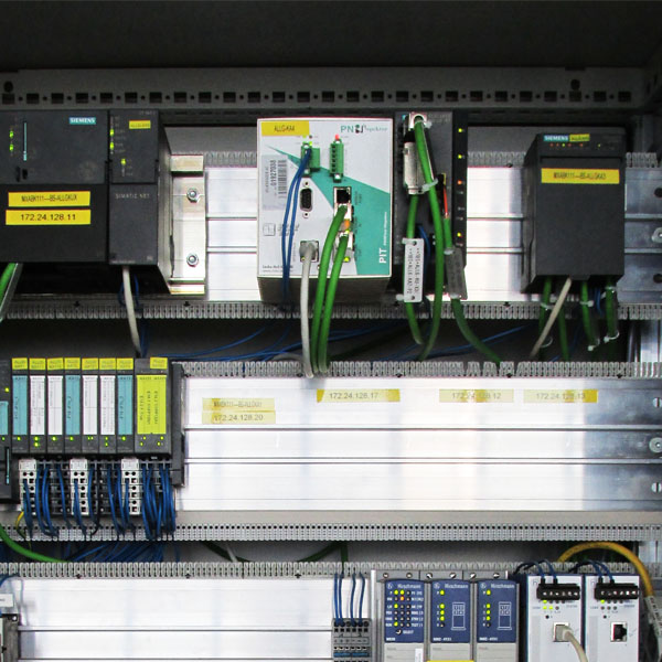The PROFINET-INspektor® in the electrical cabinet of the battery assembly unit
